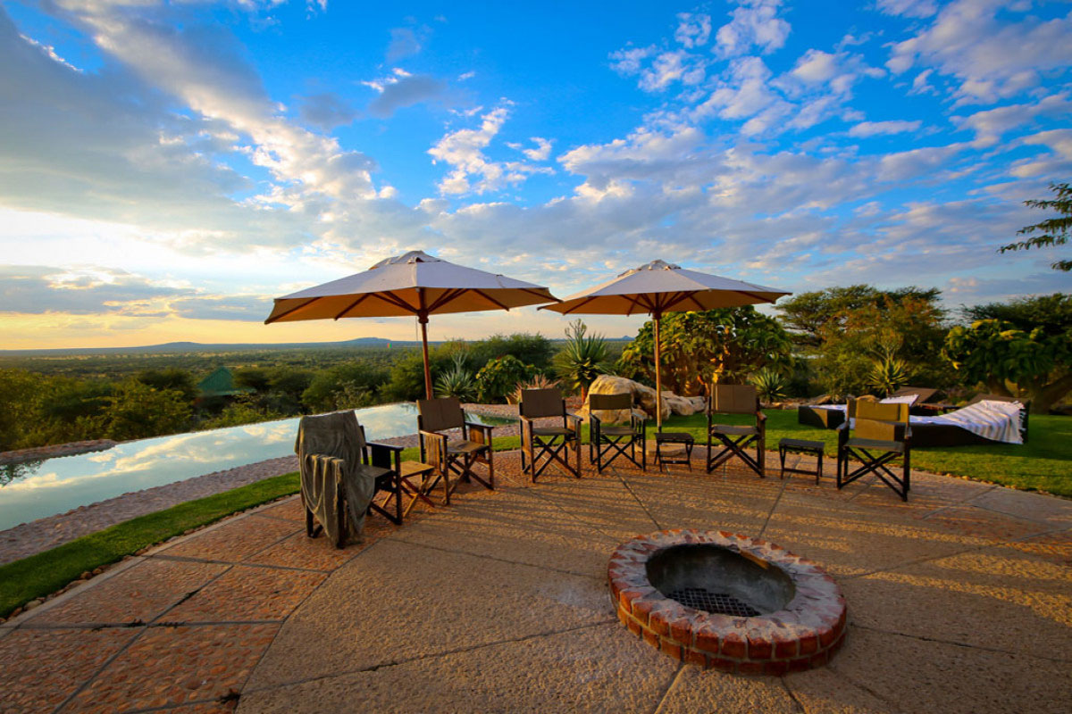 Otjiwa Safari Lodge infinity pool